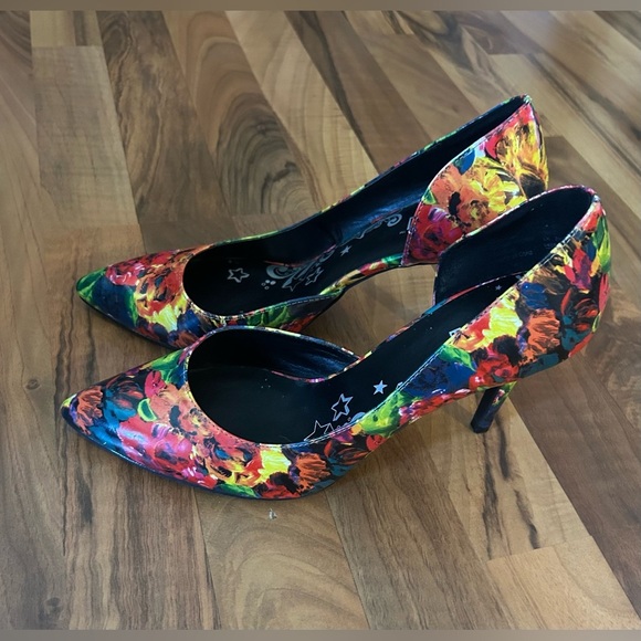 Brash Multicolor Floral Women's Heels - Picture 7 of 7